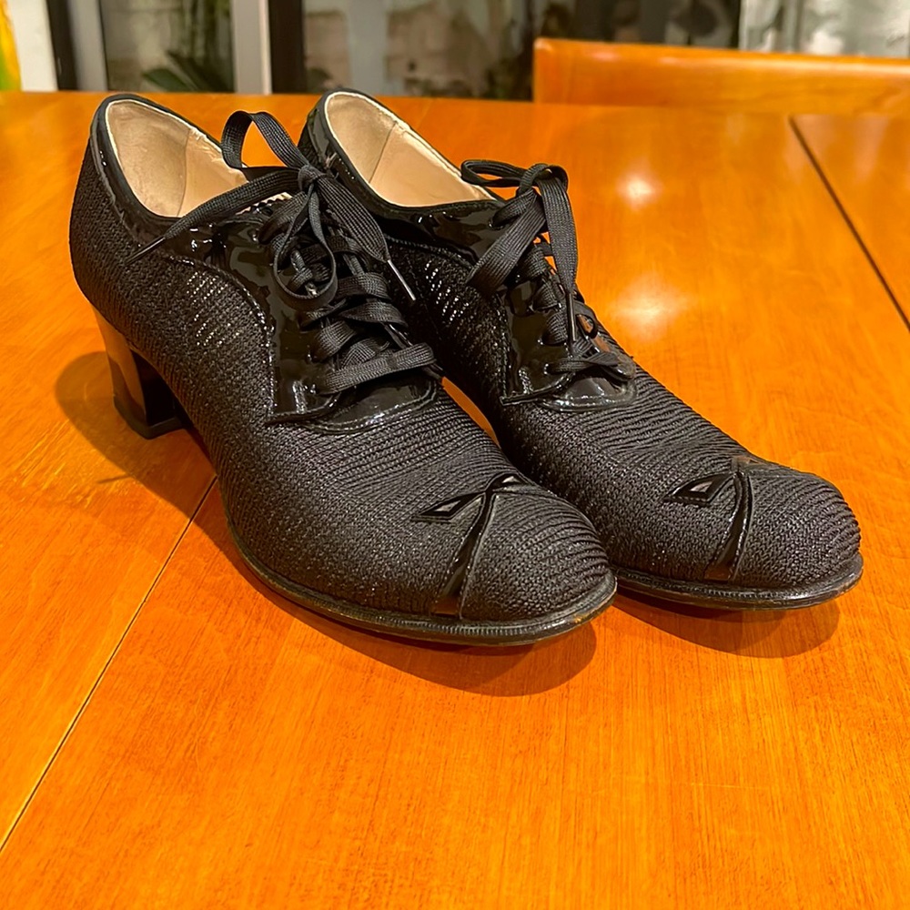 Vintage Podocraft Shoes 1930s-40s in Size 8 - patent Leather and Mesh.